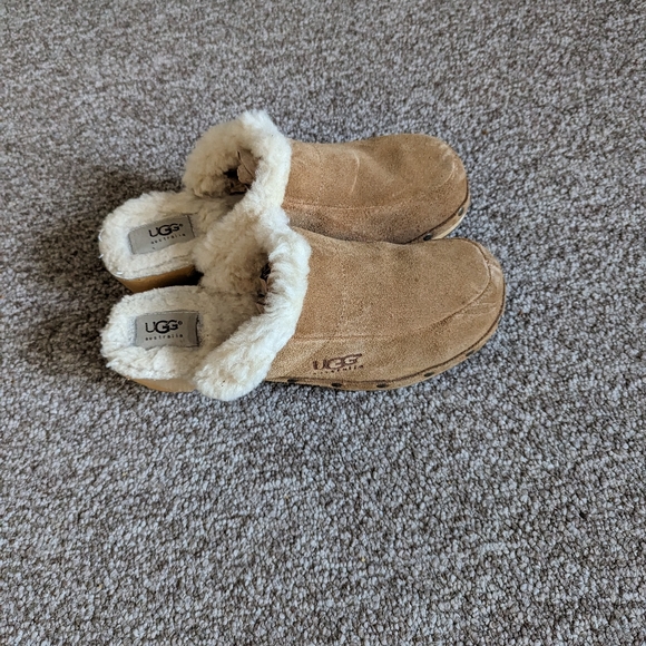 Ugg Kalie Suede Clogs - Picture 6 of 7